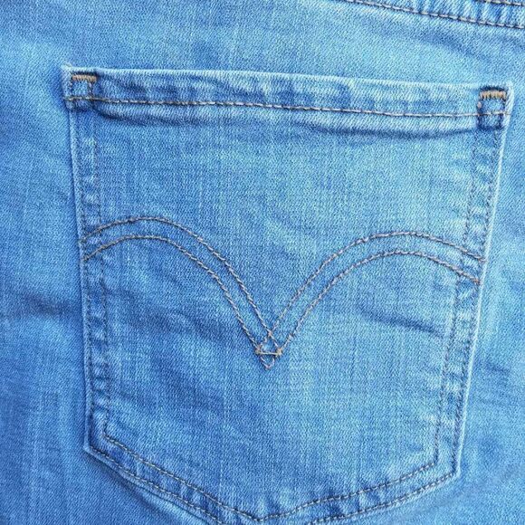 Levi's Mid Length Jean Shorts Size 32 - Picture 7 of 14